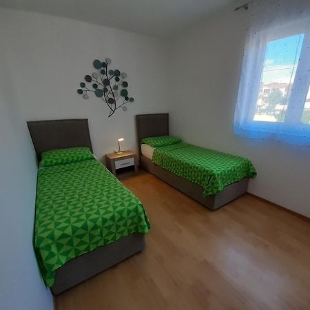 Apartmani Mario Pakoštane Rom bilde